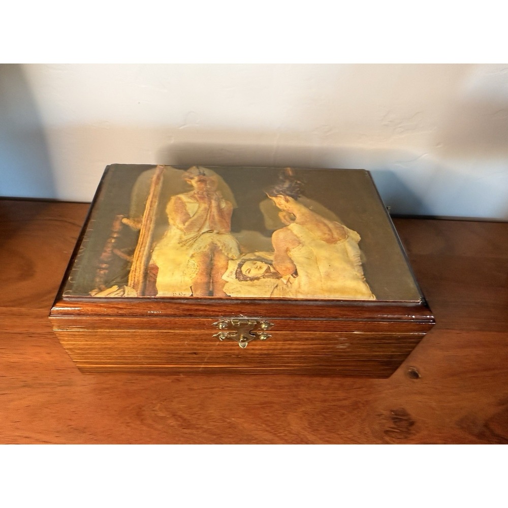 Antique Handmade Jewlery Music Box made by Doris, local artist 8x5x3.75"‎ 3D top